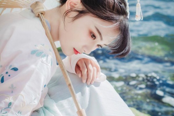 一叶子绿泥膜：深层净化，肌肤水润亮泽